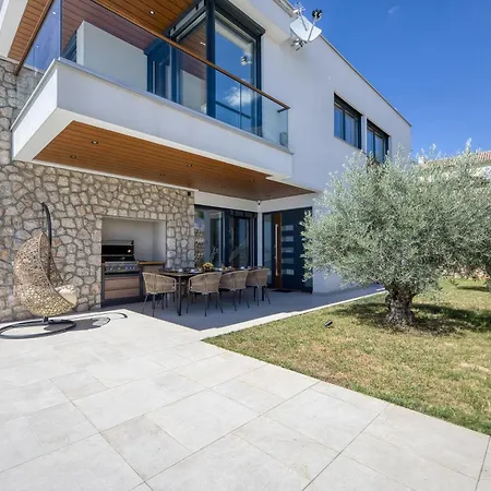 Rosciola Villa *